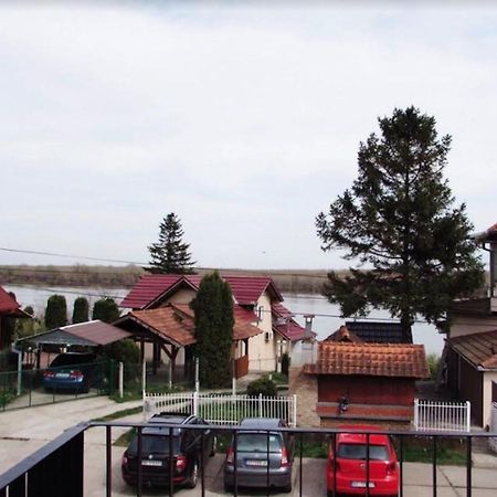 Prenociste Dunav Novi Banovci ภายนอก รูปภาพ