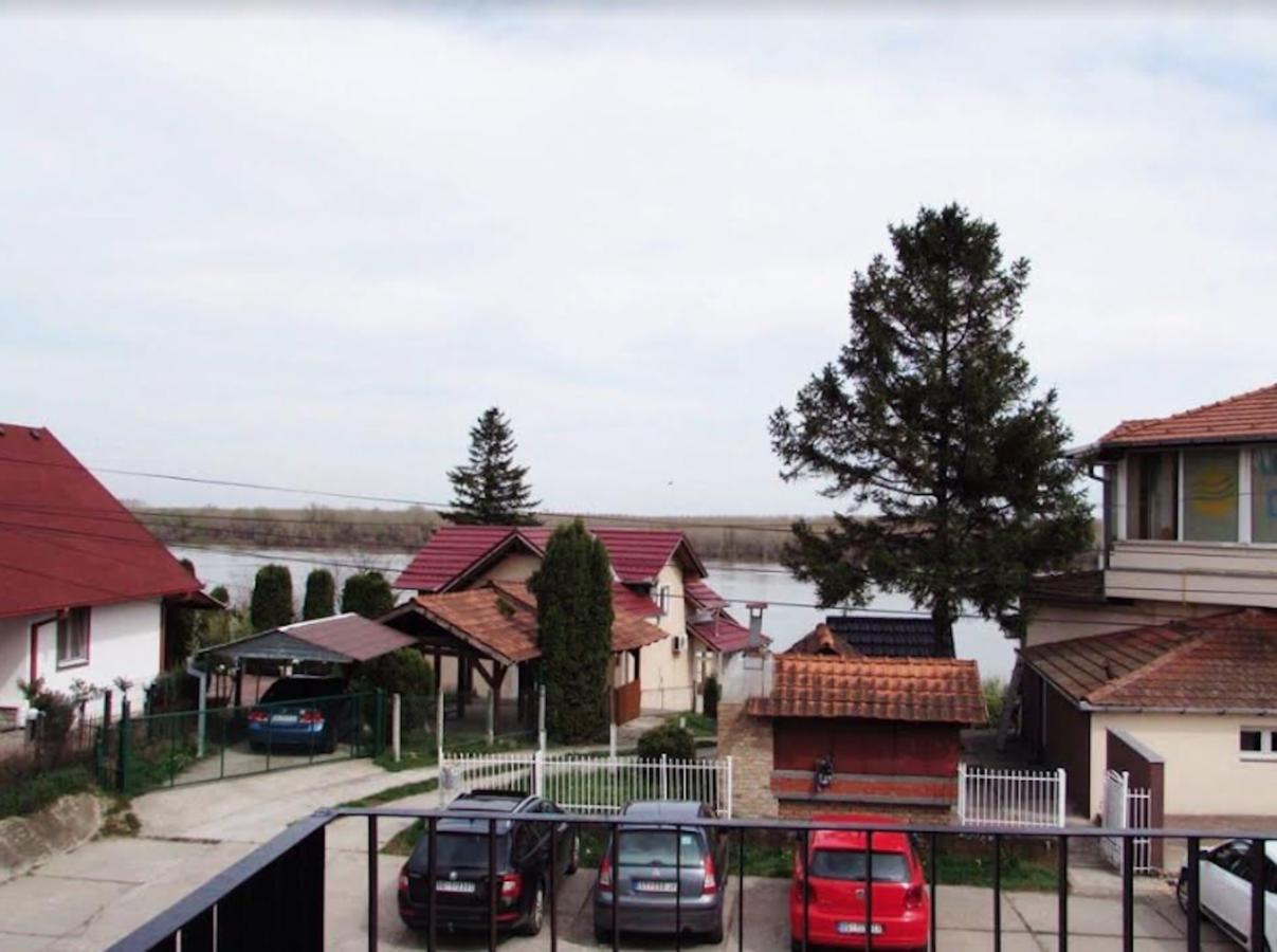 Prenociste Dunav Novi Banovci ภายนอก รูปภาพ